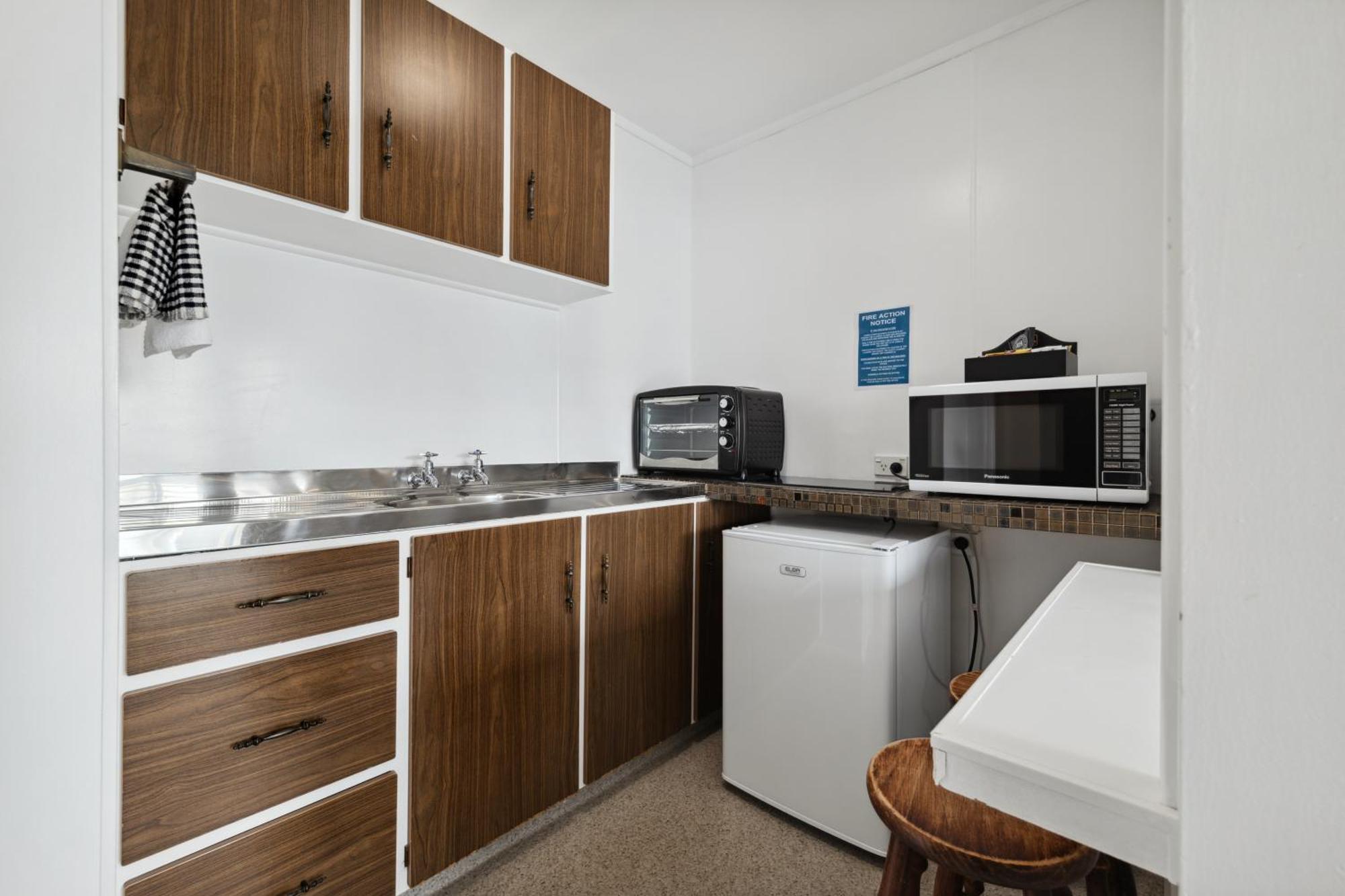 Flamingo Motel New Plymouth Exterior photo