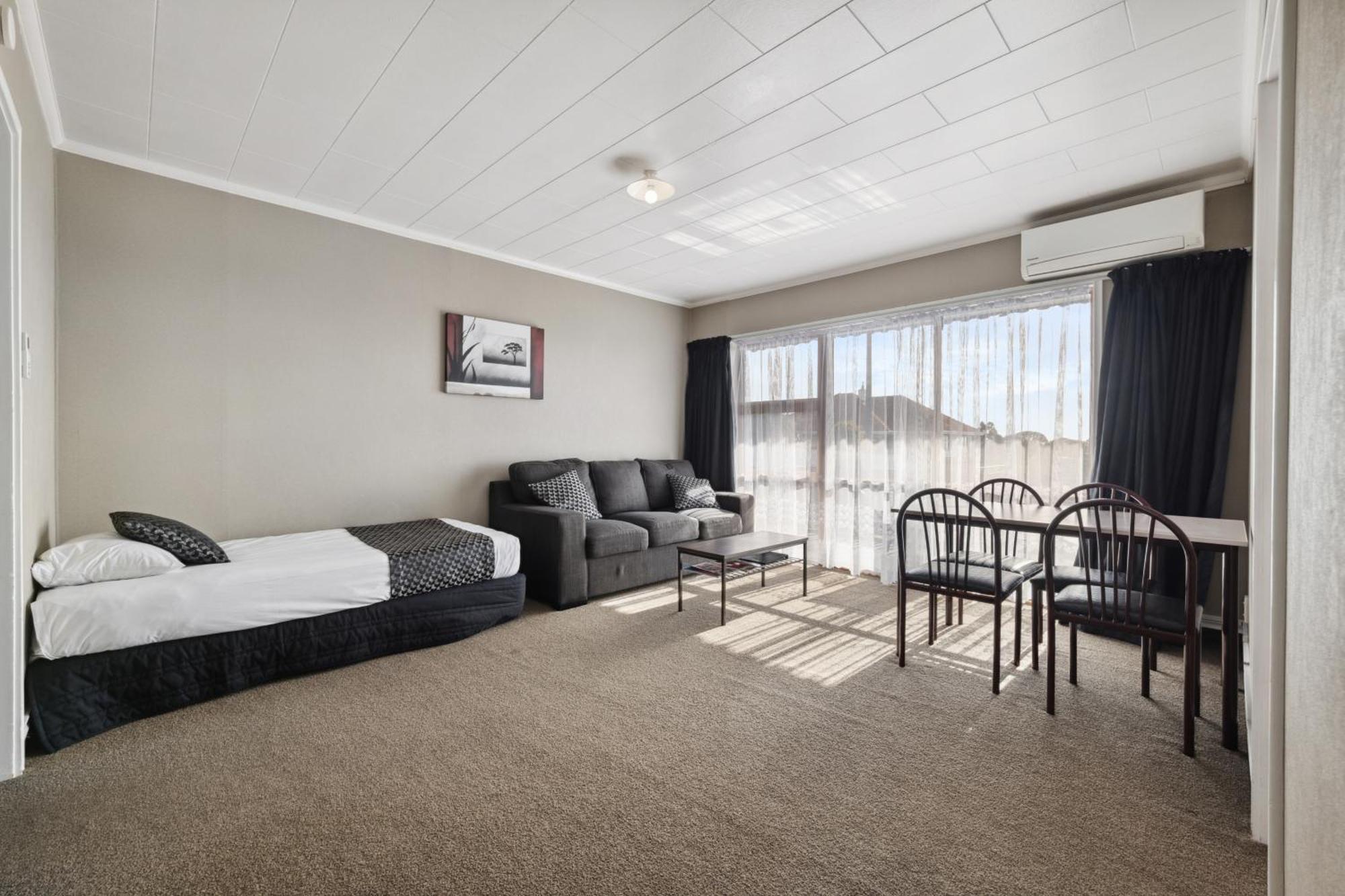 Flamingo Motel New Plymouth Exterior photo