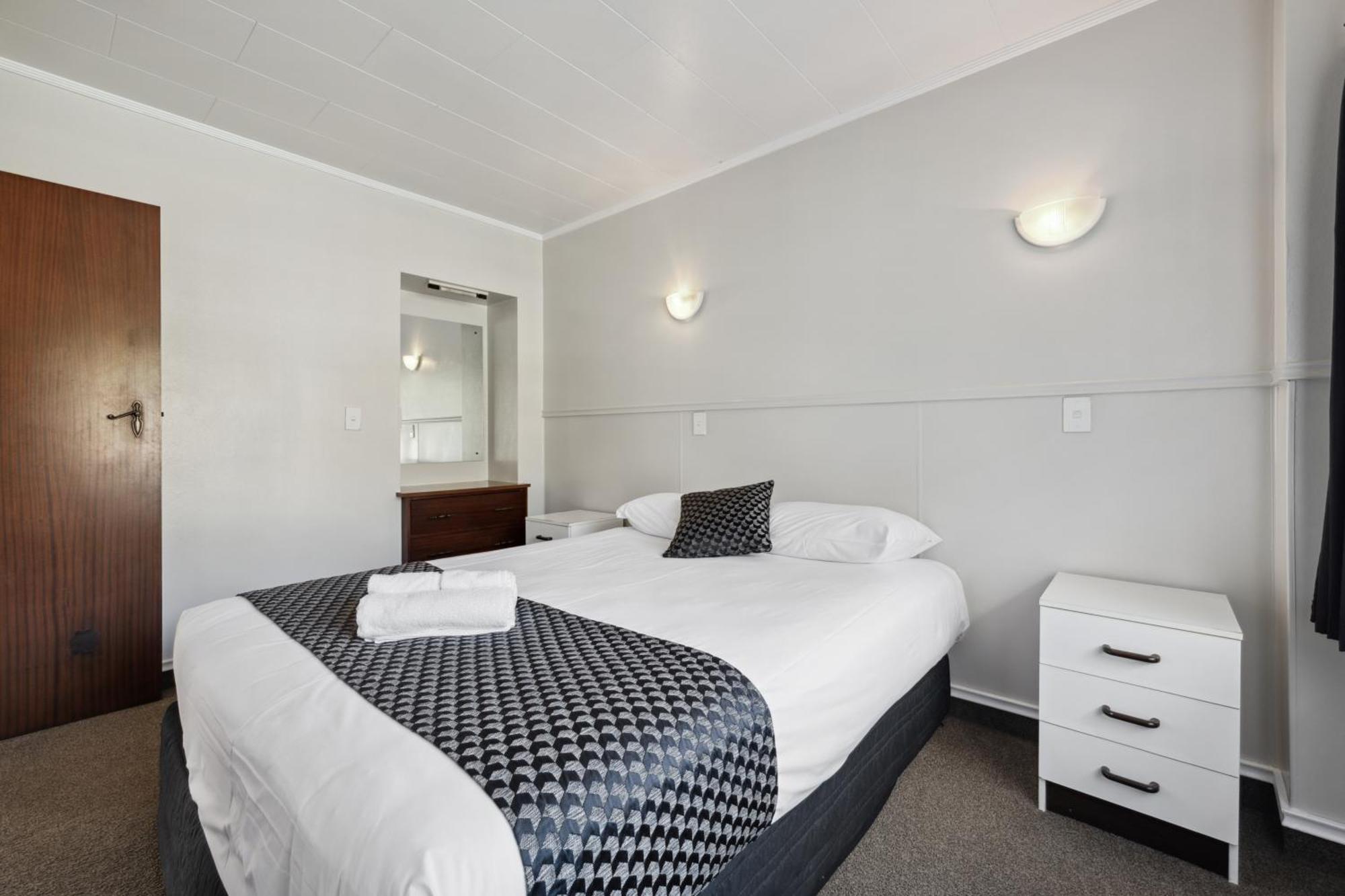 Flamingo Motel New Plymouth Exterior photo